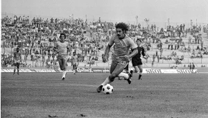 Gol de Rivellino garantiu a vitória na abertura da segunda fase da Copa de 74