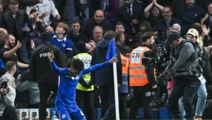 Estêvão faz nos acréscimos seu primeiro gol na Premier League e vira herói da vitória do Chelsea sobre o Liverpool