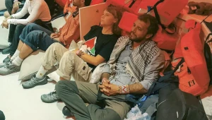 Israel deportará ativistas da flotilha Global Sumud que seguia para Gaza com ajuda humanitária