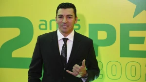 Ex-zagueiro Lúcio está se recuperando bem após queimar 18% do corpo
