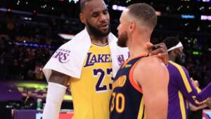 LeBron e Antony Davis brilham em noite apagada de Stephen Curry na NBA