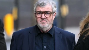Paul Gallagher, irmão dos músicos do Oasis, se declara inocente de estupro e outras acusações