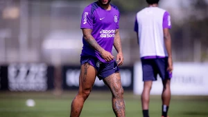 Memphis Depay e Félix Torres se desentendem em treino do Corinthians antes do dérbi