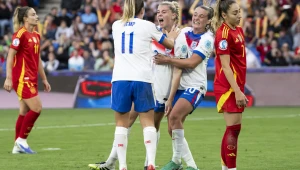Goleira brilha nos pênaltis, Inglaterra derrota a Espanha e é bicampeã da Eurocopa feminina