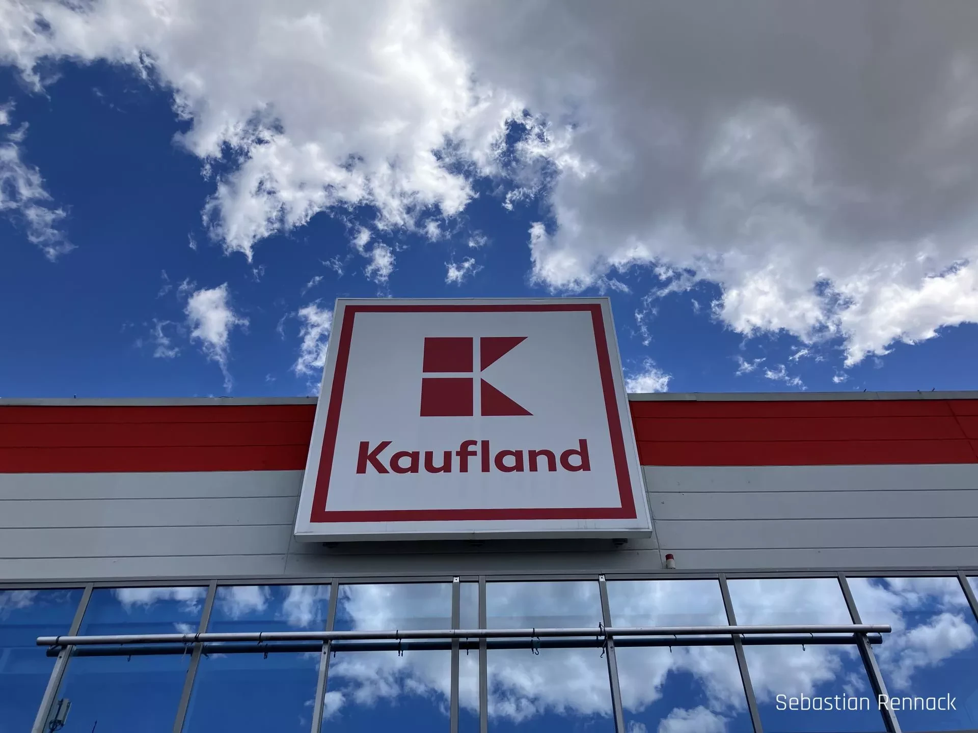 Tego nie ma w Biedronce ani Dino! Kaufland wprowadza do sklepów naboje pod marką własną