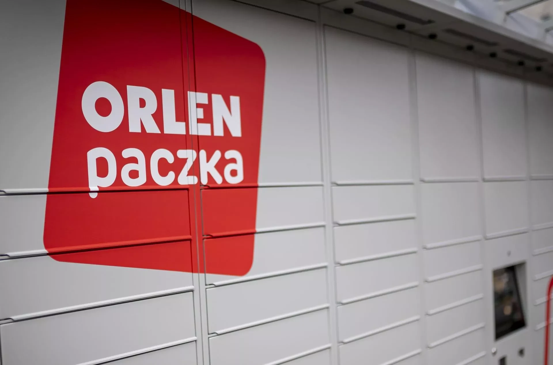 Orlen i Poczta Polska łączą siły na rynku kurierskim. Ma powstać aż 30 tysięcy punktów odbioru
