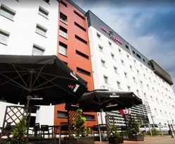 Śmierć w hotelu. Zabiła kochanka, później weszła między pędzące samochody