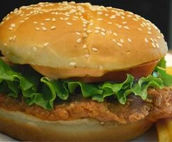 100 dni na diecie z KFC. Zaczął od wygłupu, teraz wspiera szczytny cel