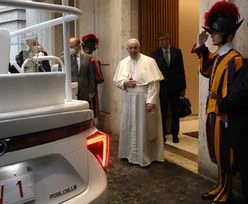 Emituje wyłącznie wodę. Papież dostał nowy papamobile