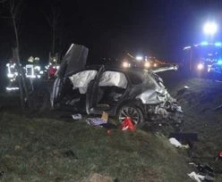 Makabryczny wypadek na S7. Rozbił bentleya wartego miliony