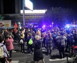 Wściekły tłum pod domem Kaczyńskiego. W ruch poszedł gaz