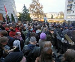 Strajk Kobiet. 25-latka zraniła policjanta racą. Postawiono jej zarzuty