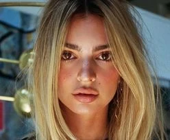 Emily Ratajkowski padła ofiarą fotografa. 