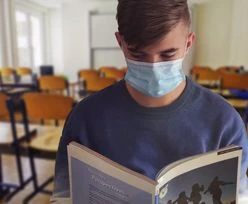 Koronawirus w Polsce. Dlaczego nie trzeba nosić maseczek w szkołach? GIS wyjaśnia