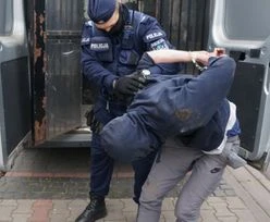 Siemianowice Śląskie. Wskoczył na maskę samochodu z bronią w ręku