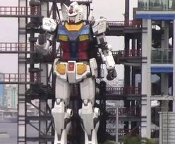 Gigantyczny robot. Ma blisko 20 metrów, waży aż 24 tony! [WIDEO]