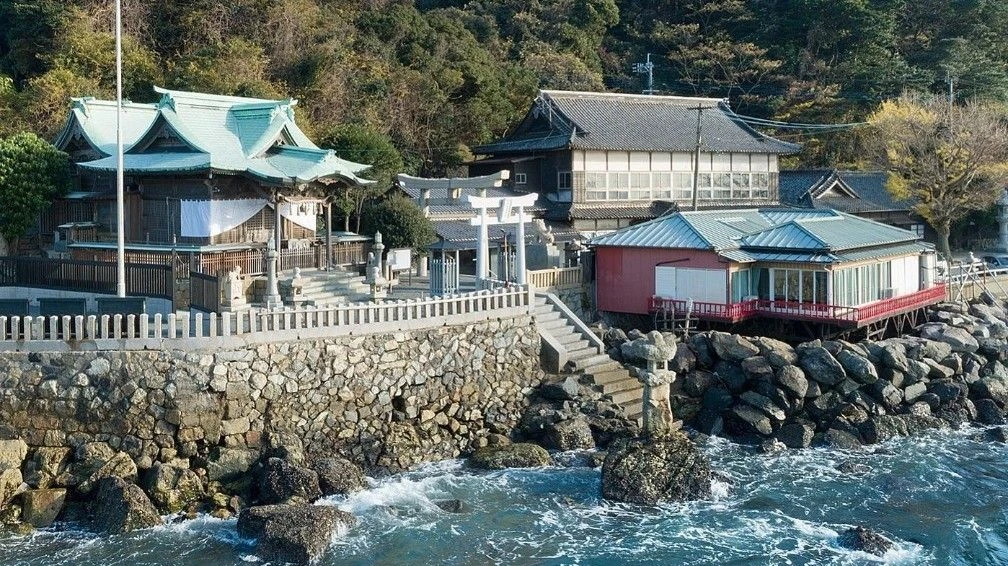 このまま廃墟化？関門海峡を眼前に鎮座する