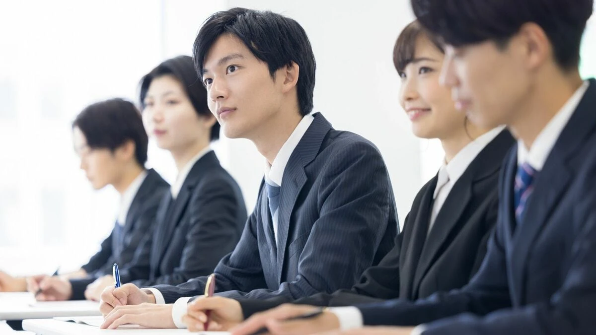 ｢AIで若年失業｣の欧米とは真逆の日本･･･AI時代だからこそ〈新卒優位〉､代わりに真っ先に影響を受ける層とは | 政治・経済・投資 | 東洋経済オンライン