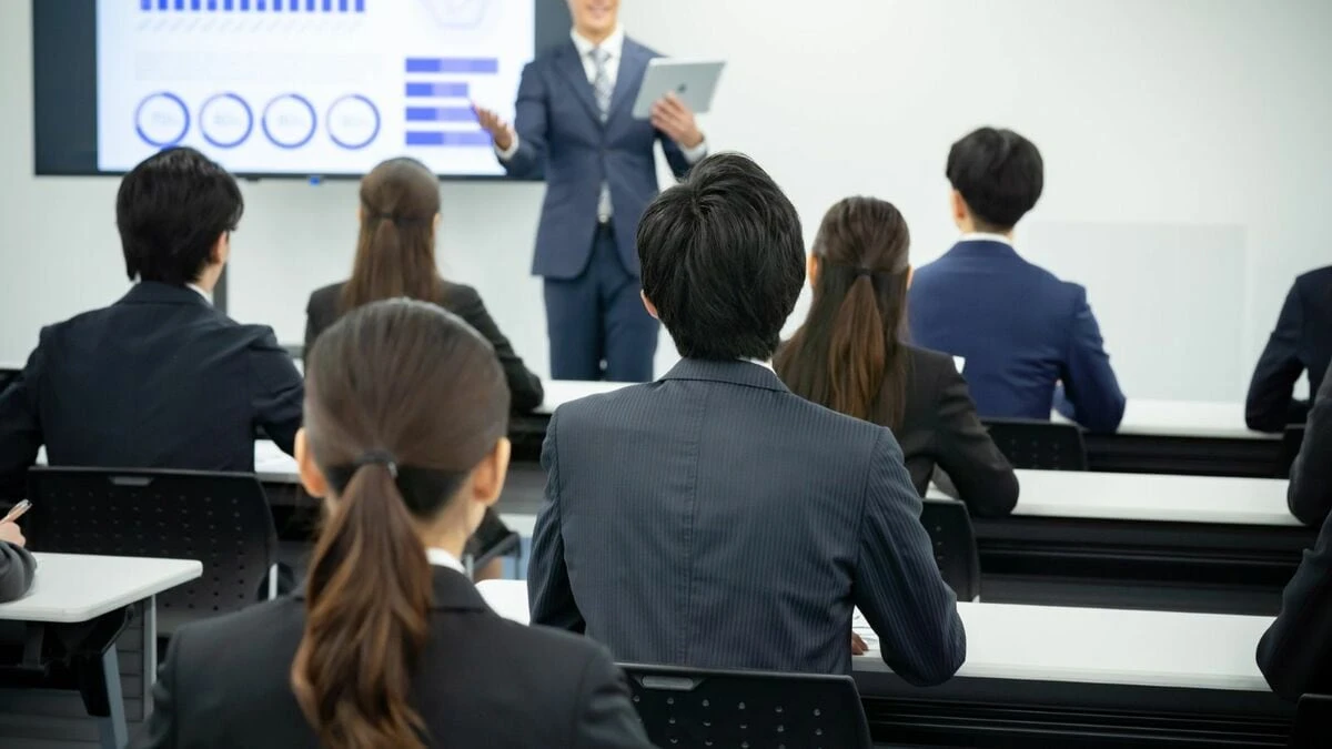 《就活超早期化》6月1日｢採用選考解禁｣だが…すでに｢1月開催｣合同企業説明会に｢早慶東大2年生1700人｣が殺到していた | ライフ | 東洋経済オンライン