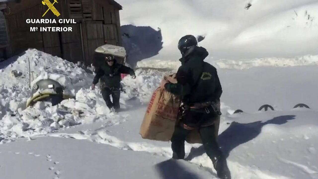 Arriesgada operación de la Guardia Civil para salvar a un alpinista que se congelaba en una pared del Pirineo