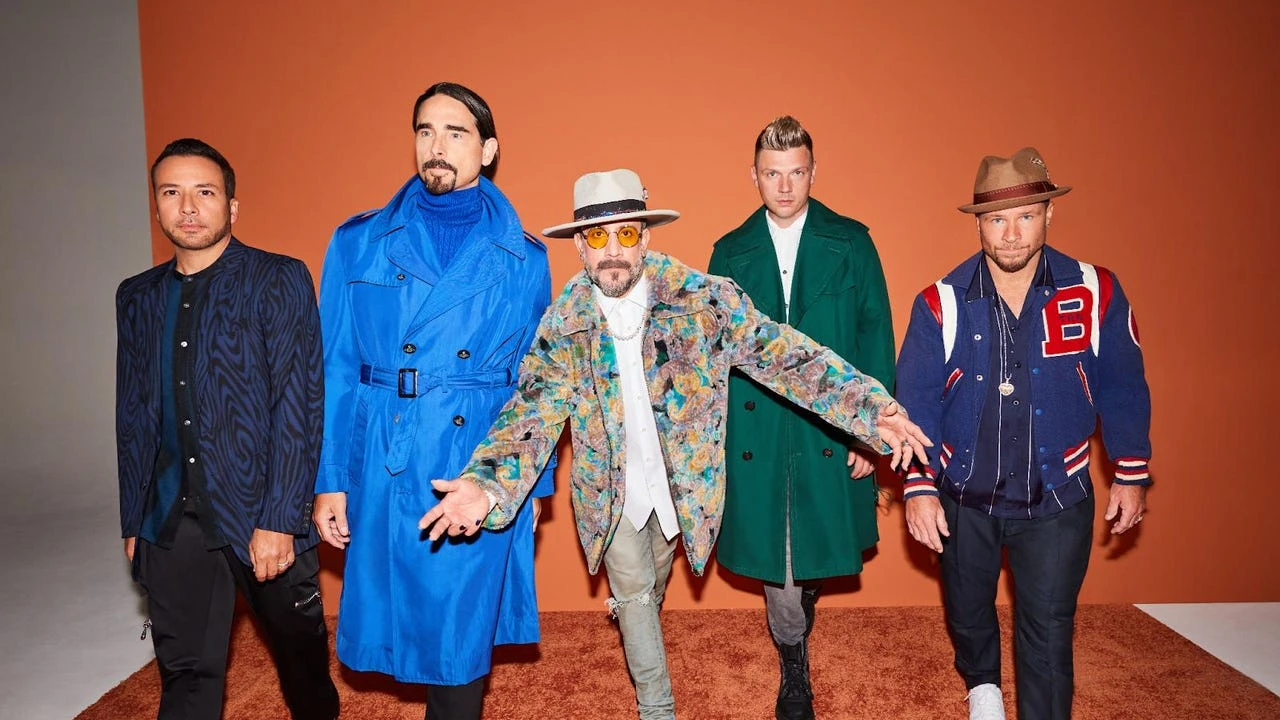 Miembro de los Backstreet Boys demanda a Policía por no evitar que turistas entren a su playa