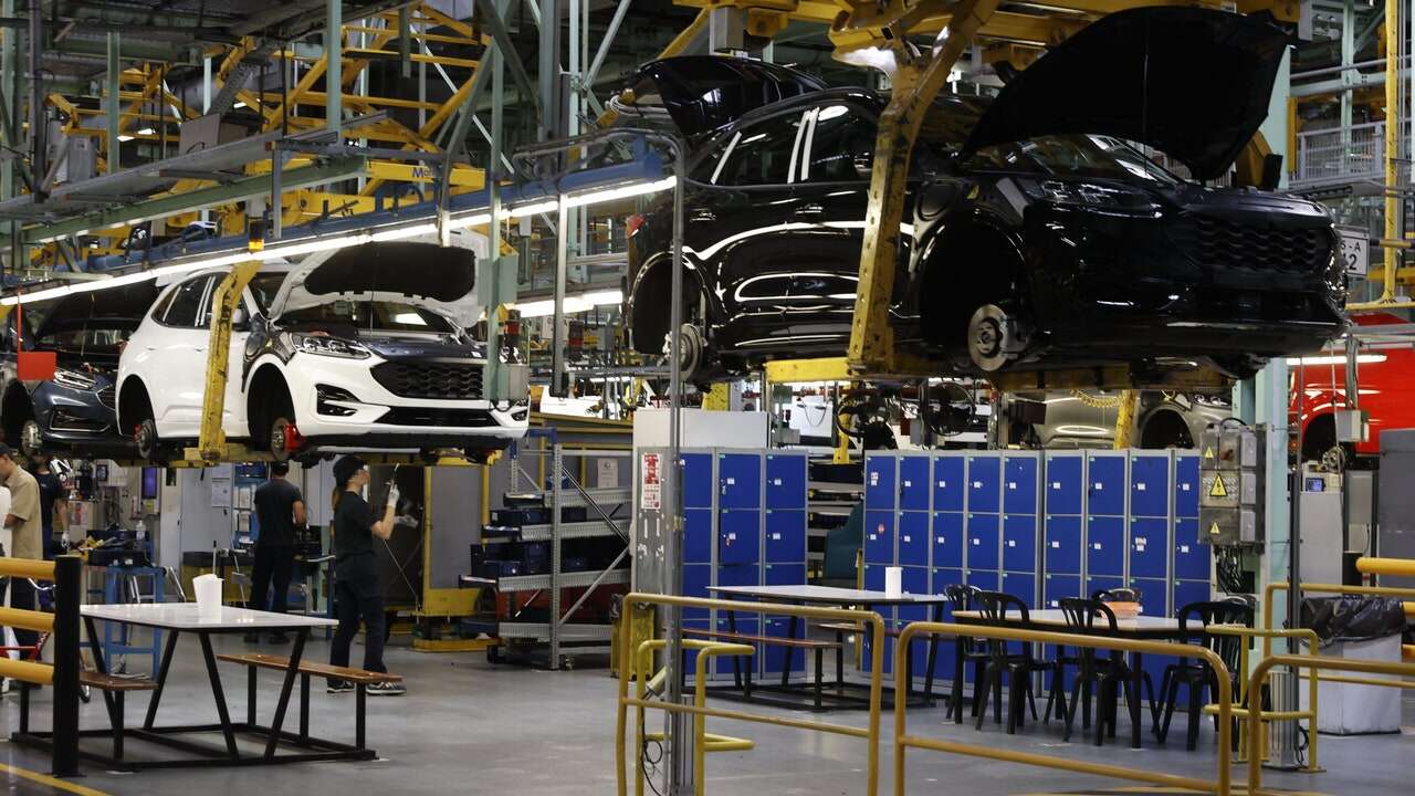 Ford Almussafes para por completo su producción durante 13 días