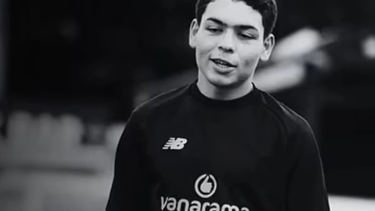 Tragedia en Inglaterra: hallan muerto en su habitación al futbolista Vini, de 19 años