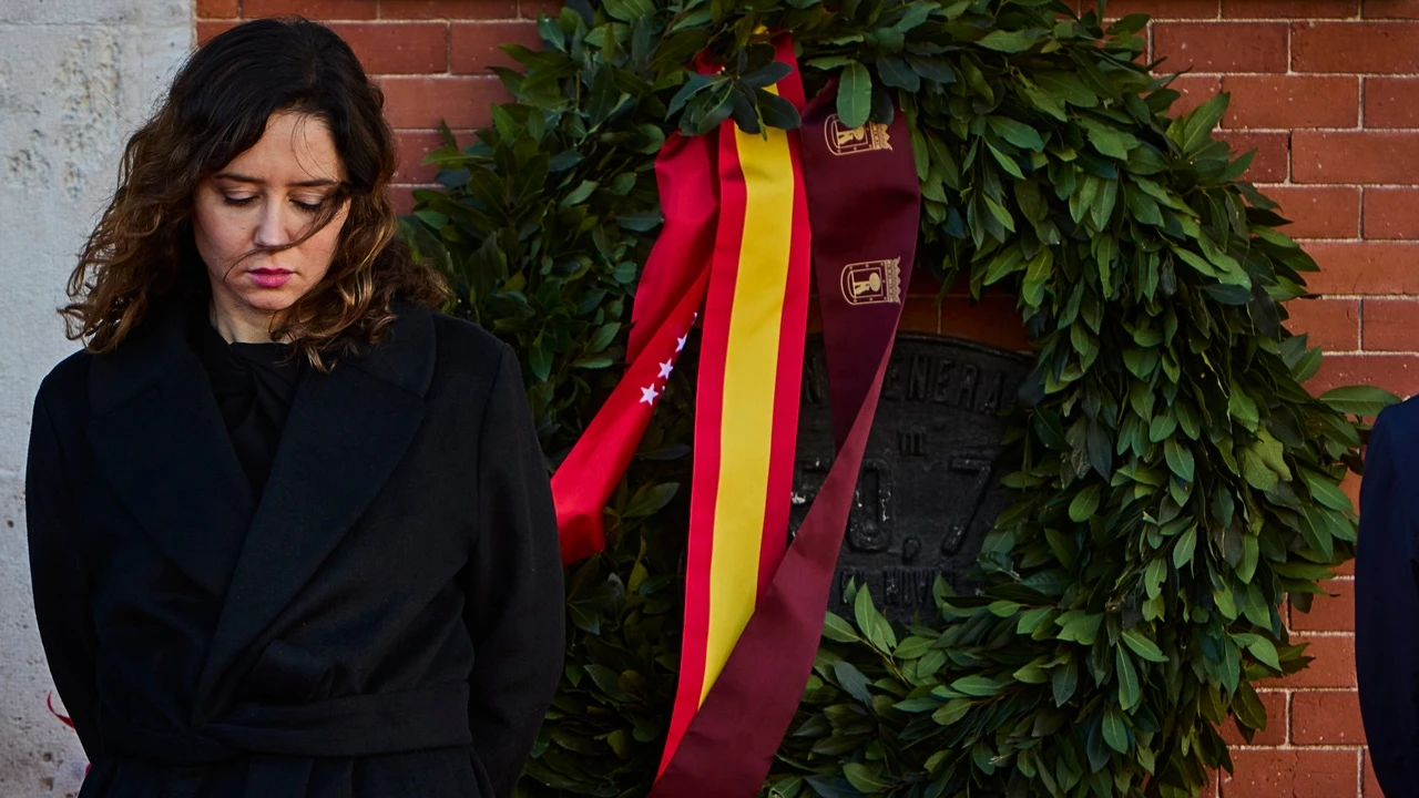 De la Reina Letizia con vestido azul a Ayuso de negro, los looks más sobrios en el homenaje a las víctimas del 11M