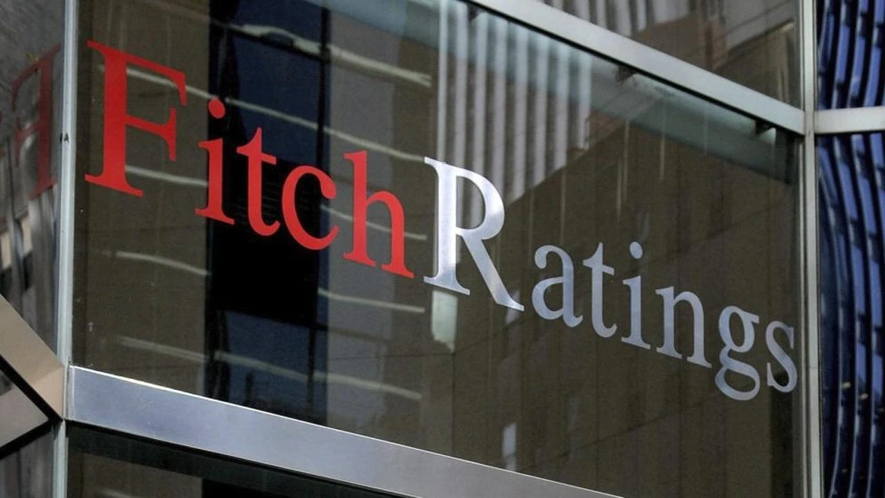 Fitch mantiene la calificación de España pero advierte del peligro de la abultada deuda pública