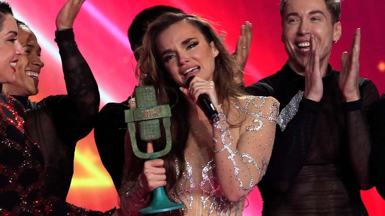 Melody gana (y recupera) su trono en el Benidorm Fest 2025 con dos lookazos: uno de flamenca moderna y otro de diva total