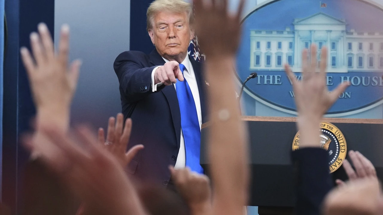 Trump endurece las reglas del juego: ni siquiera los viajeros legales están a salvo de la deportación