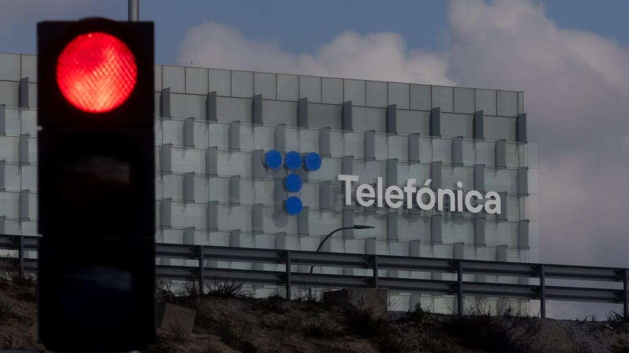 El Gobierno de Milei suspende la venta de la filial de Telefónica en Argentina