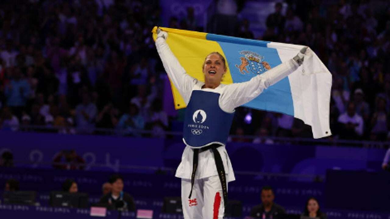 Bofetada a España: ¿Por qué una campeona Húngara celebra el oro con la bandera de Canarias?