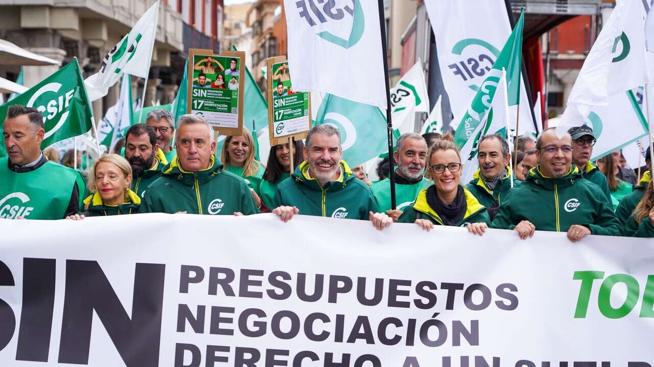 Los empleados públicos salen a la calle para exigir subidas salariales