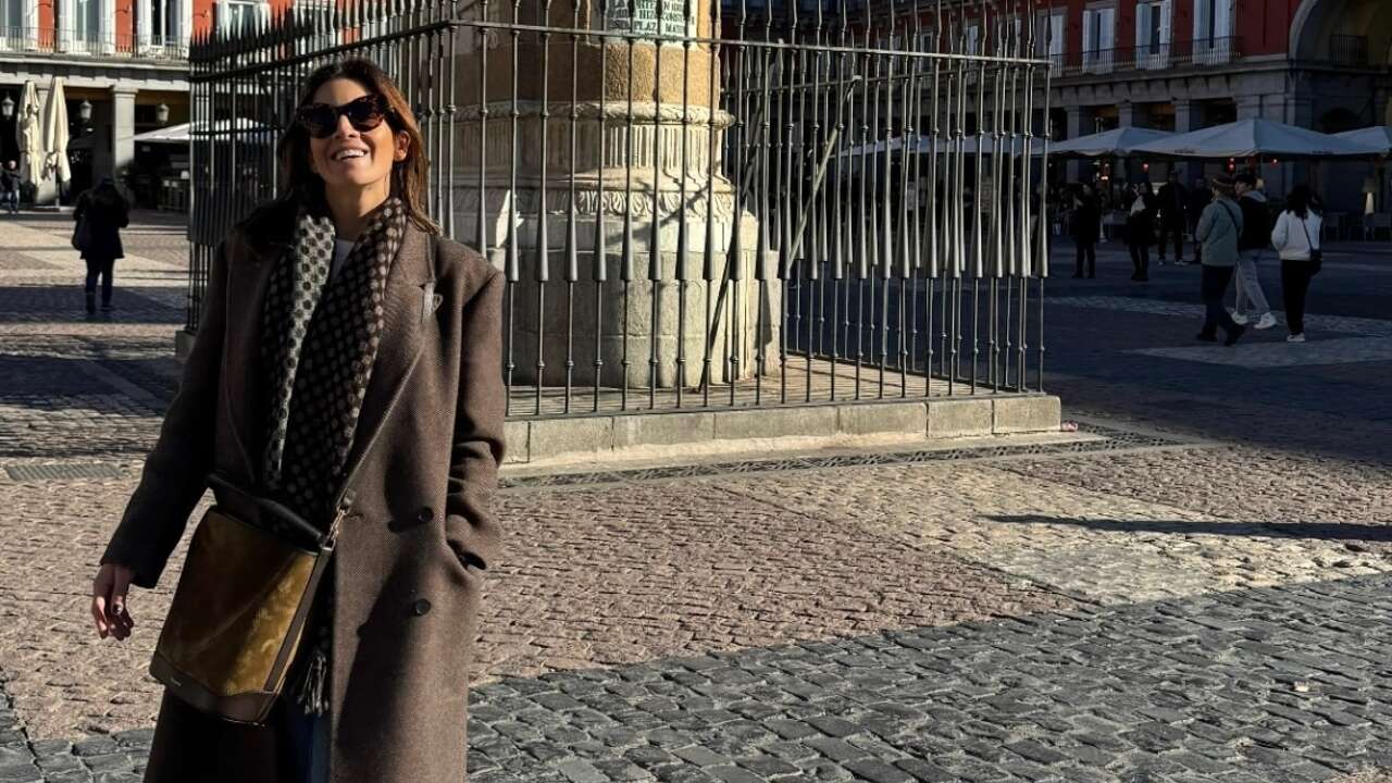 Virginia Troconis se ha ido de paseo por Madrid con el abrigo marrón favorito de las 'insiders' esta temporada