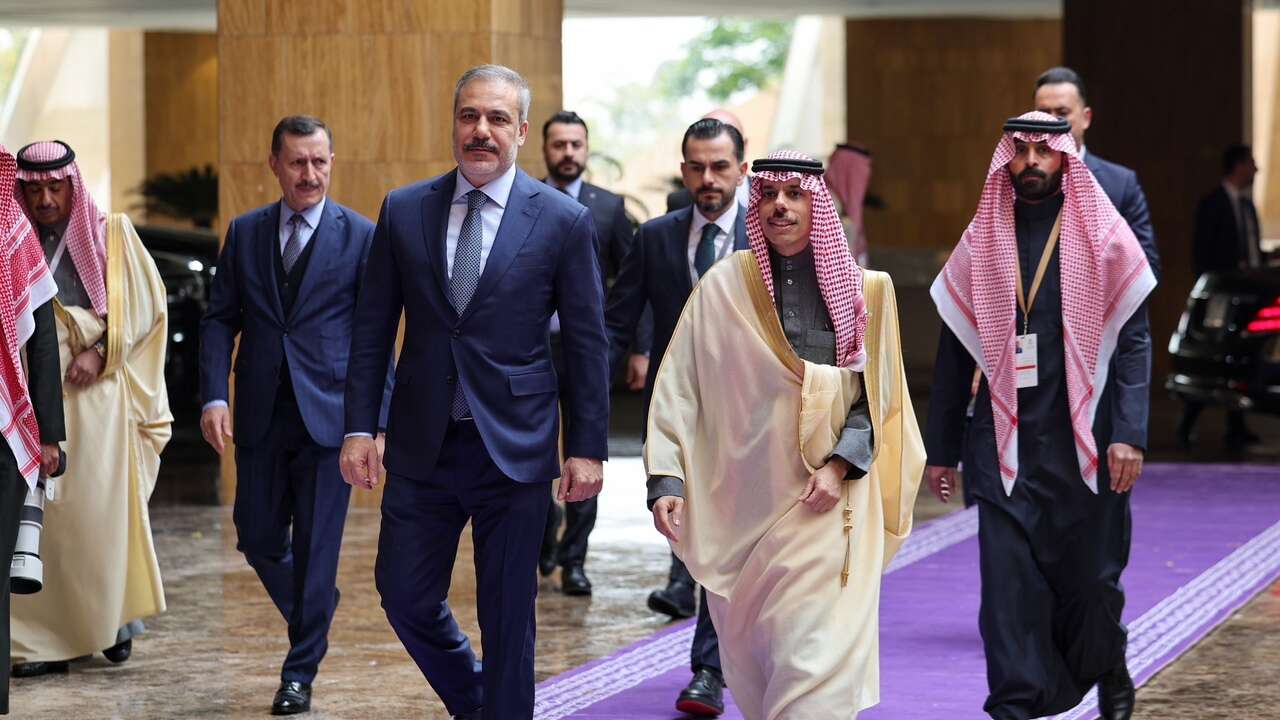 Arabia Saudí imita a su rival Irán y anuncia que va a enriquecer uranio