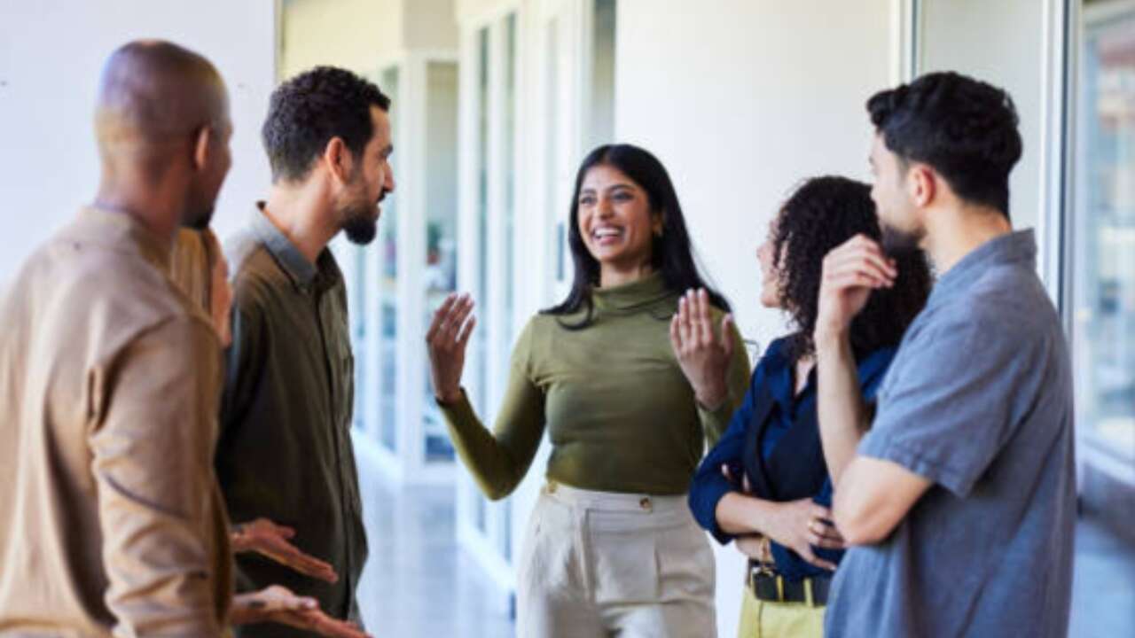 12 frases que la gente brillante usa para terminar educadamente una conversación con cualquier persona