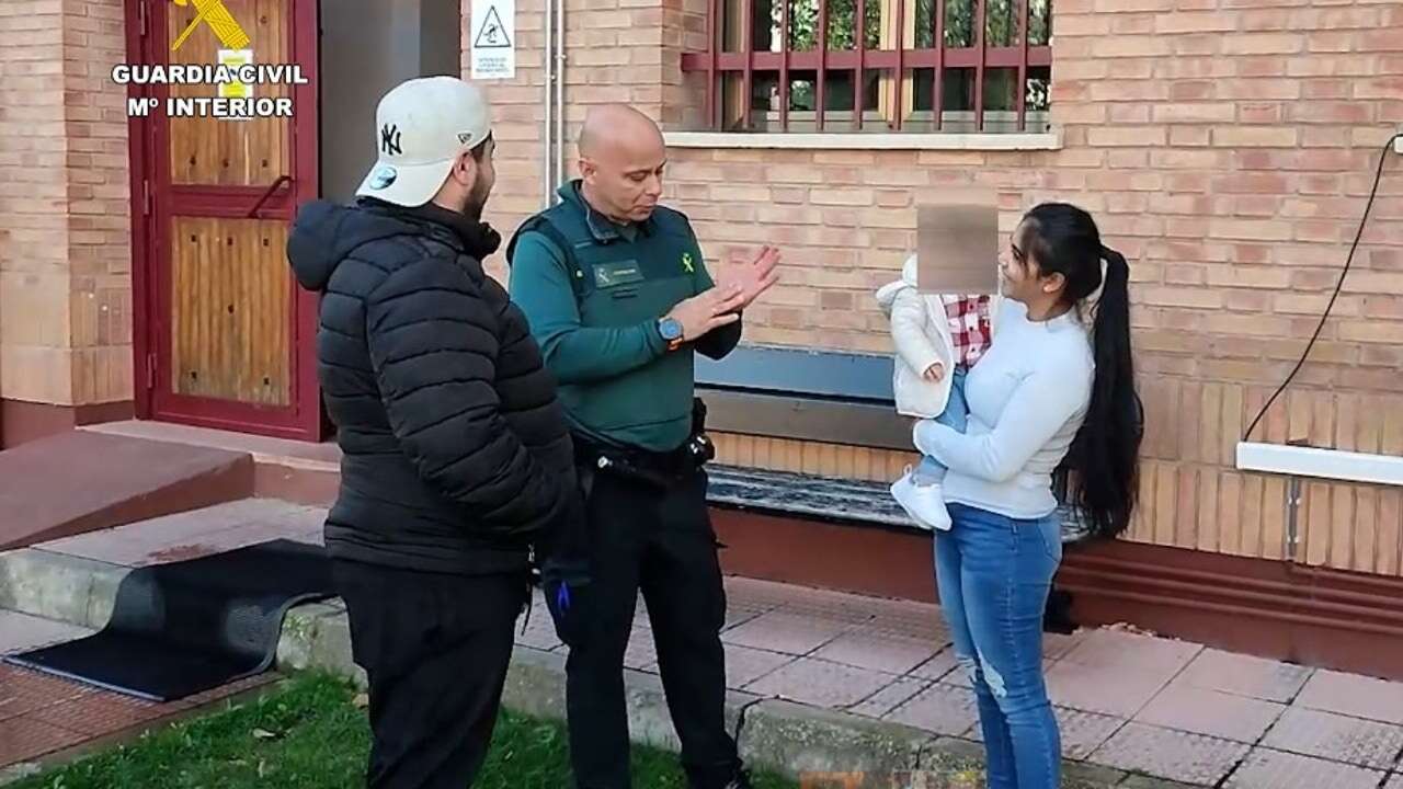 Tres agentes de la Guardia Civil de Navarra salvan a un bebé mediante maniobras de reanimación