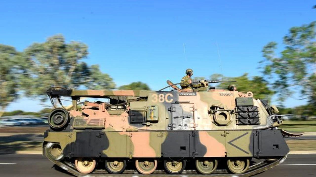 Misión en Letonia: el ‘Búfalo español’ rescata a un blindado de EEUU en una operación de la OTAN