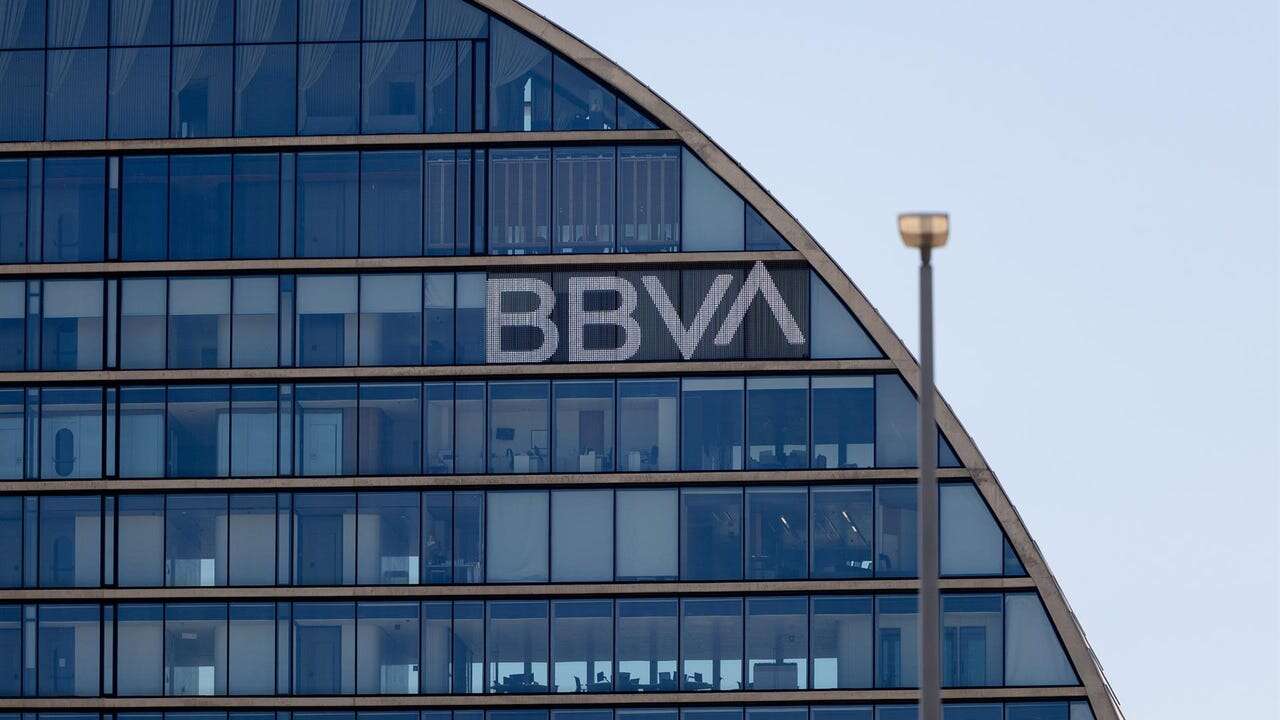 BBVA ignora los avisos del Gobierno y prepara ya su estructura para absorber a Banco Sabadell