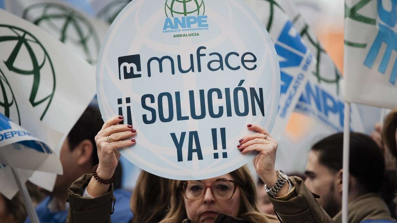 Los funcionarios no se fían del nuevo concierto de Muface y mantienen la huelga