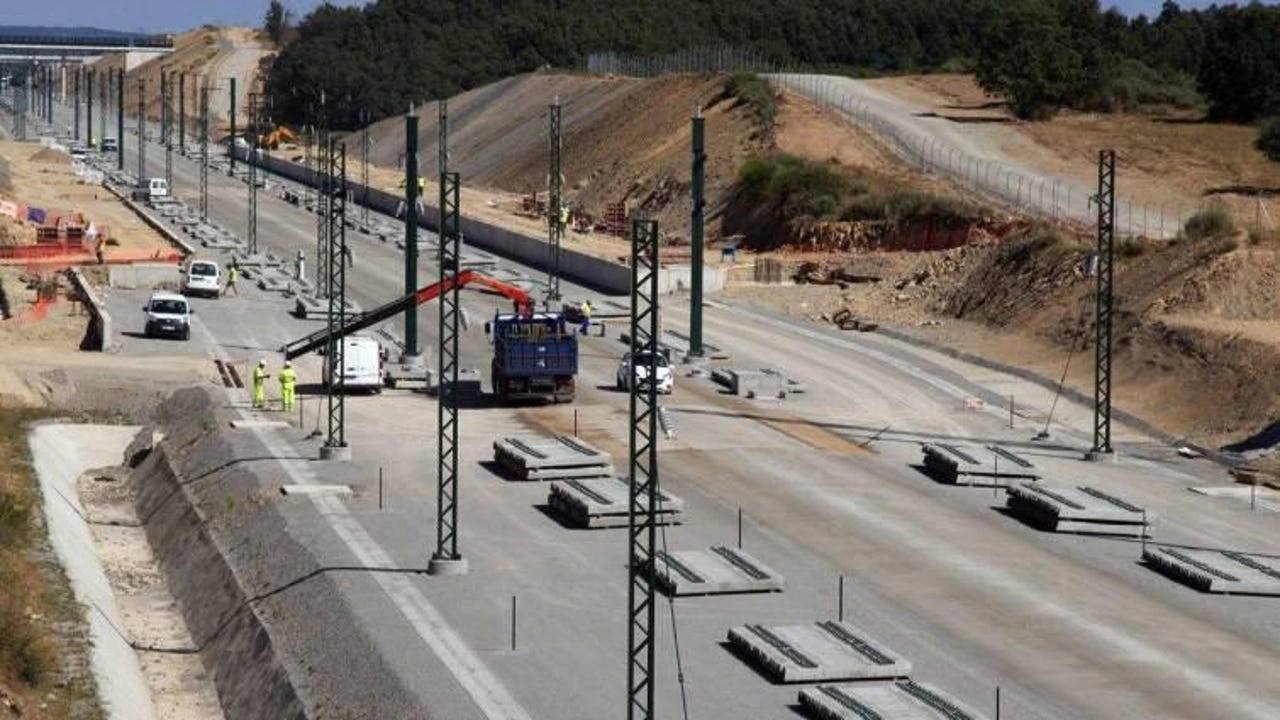 Ferrovial y FCC construirán el primer tramo de la alta velocidad entre Burgos y Vitoria por 323 millones tras la descalificación de sus competidores