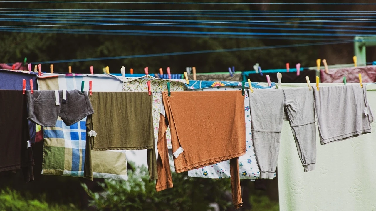 Adiós a la secadora: el método holandés para secar la ropa en tiempo récord