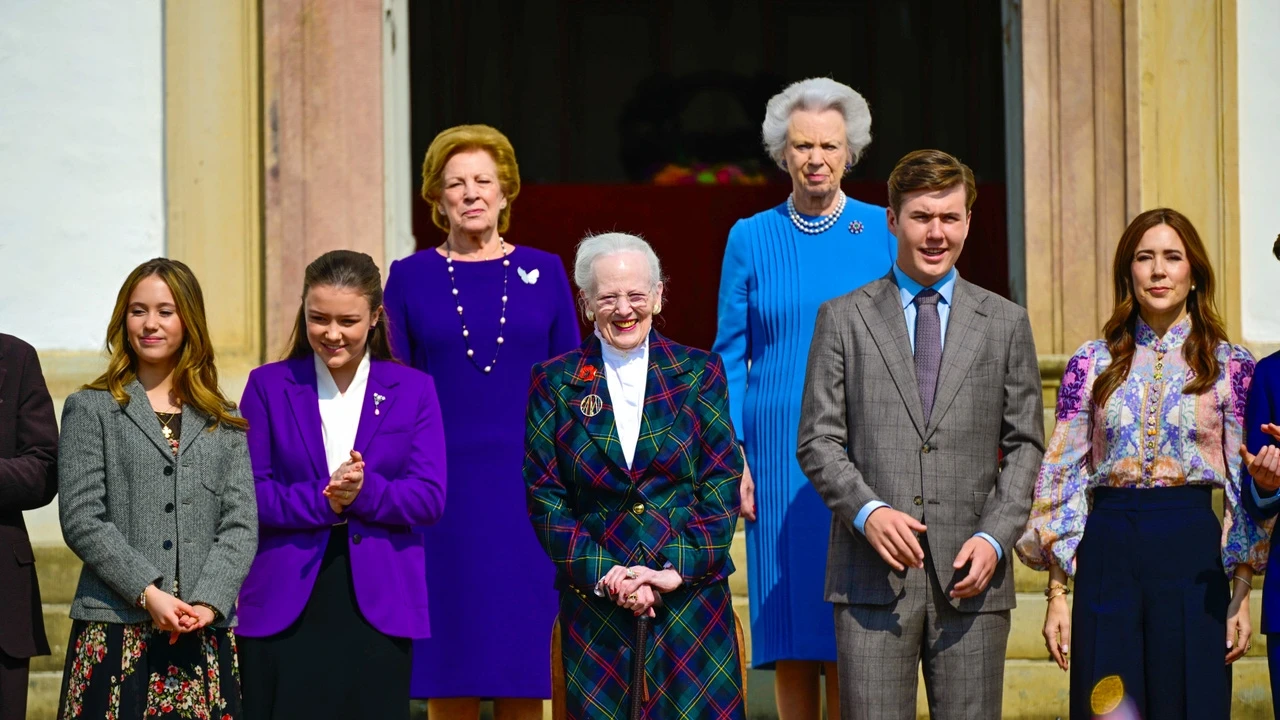 La reina Margarita cumple 85 años: las ausencias más sonadas en el retrato oficial de la casa real de Dinamarca