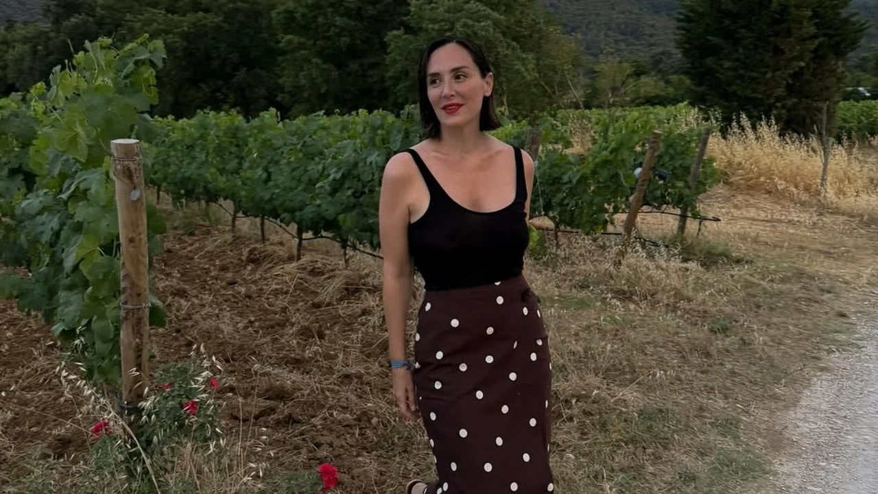 Tamara Falcó se marca el look más chic del verano con esta falda de lunares que aún puedes conseguir