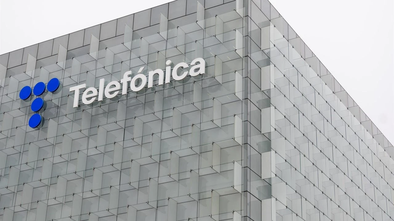 La CNMC eleva entre un 11% y un 14,6% los precios que cobra Telefónica a otros operadores por usar su red