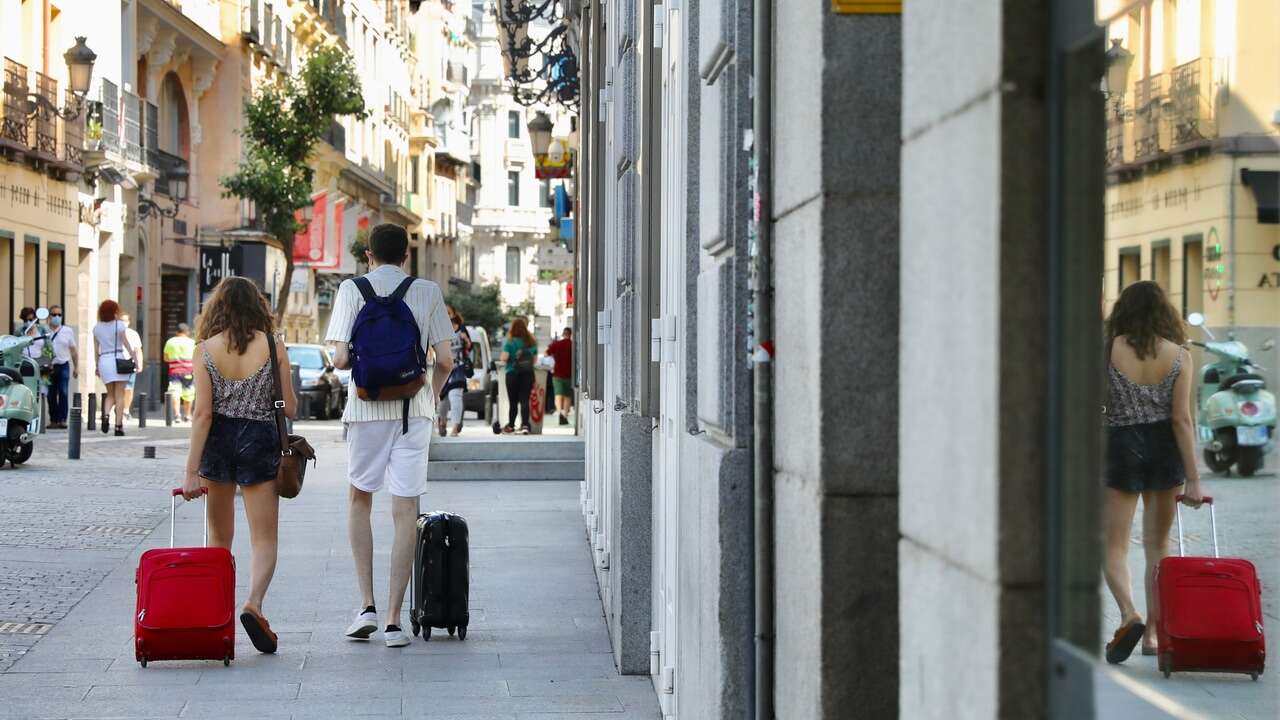 ¿Dónde se van los jóvenes españoles a vivir? Estos son los países que eligen para estudiar y trabajar