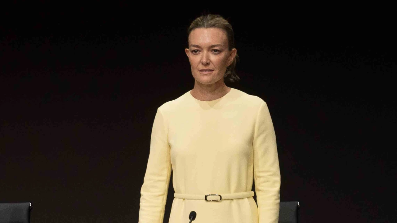 Marta Ortega arrasa como la reina de las tendencias con un vestido amarillo mantequilla y los mules más deseados del verano