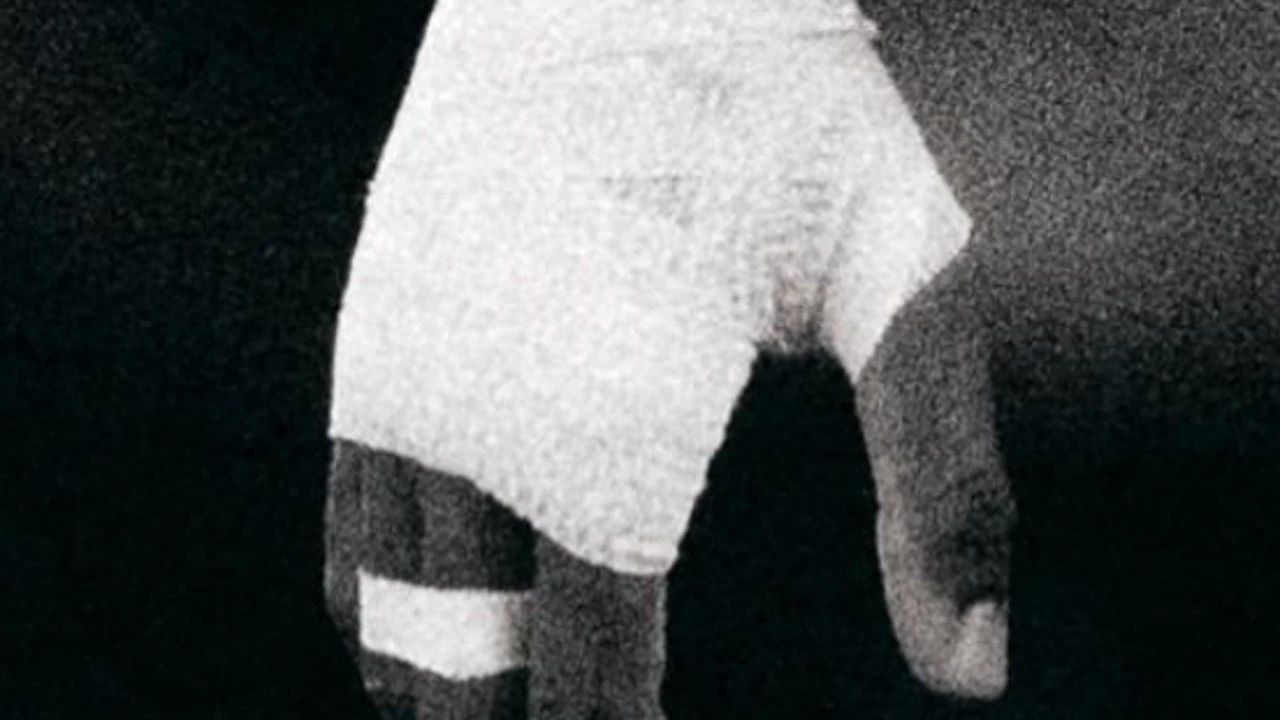 La nueva teoría sobre el misterio de las manos vendadas del FC Barcelona llega de Italia: 