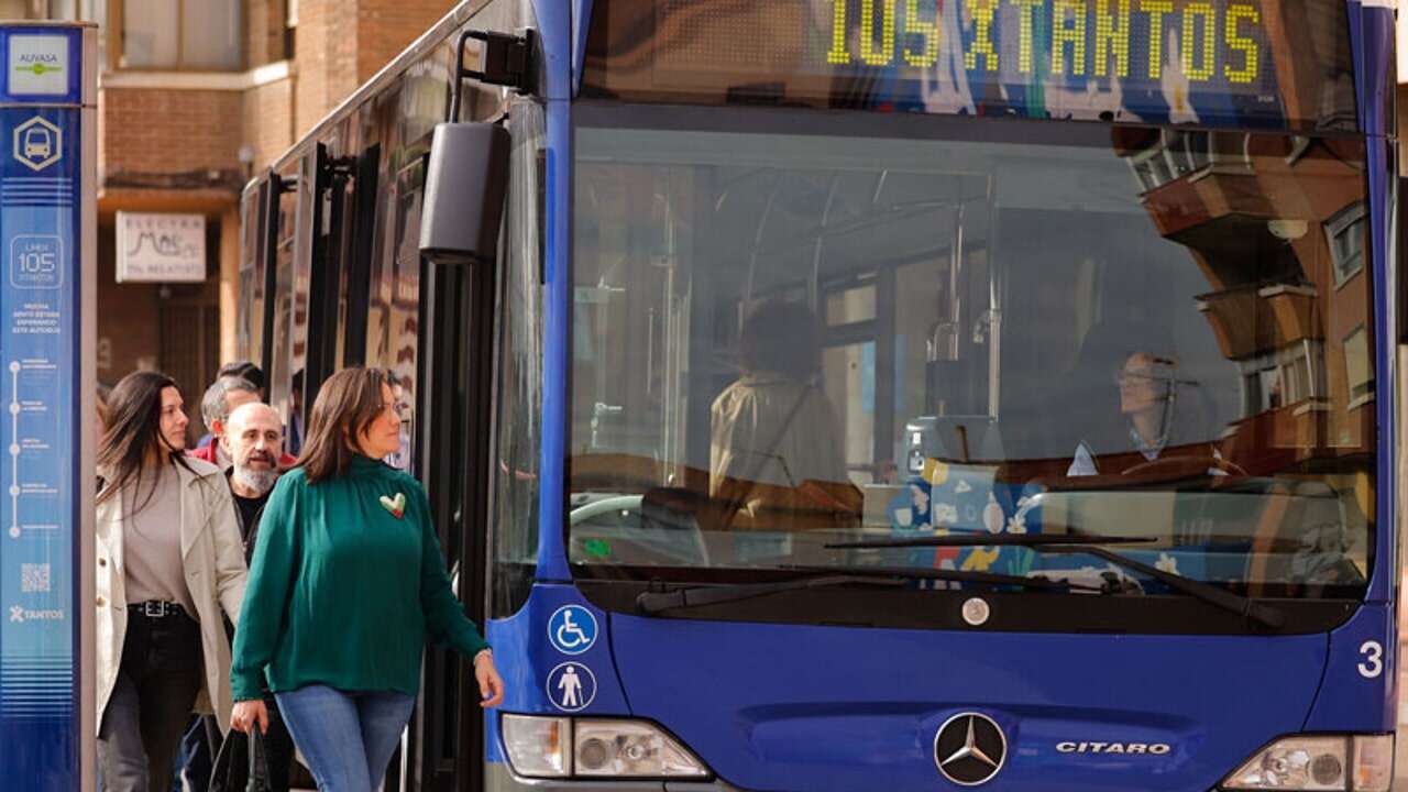 La Iglesia arranca el bus Línea 105 para mostrar su labor y pedir marcar la X de la Renta